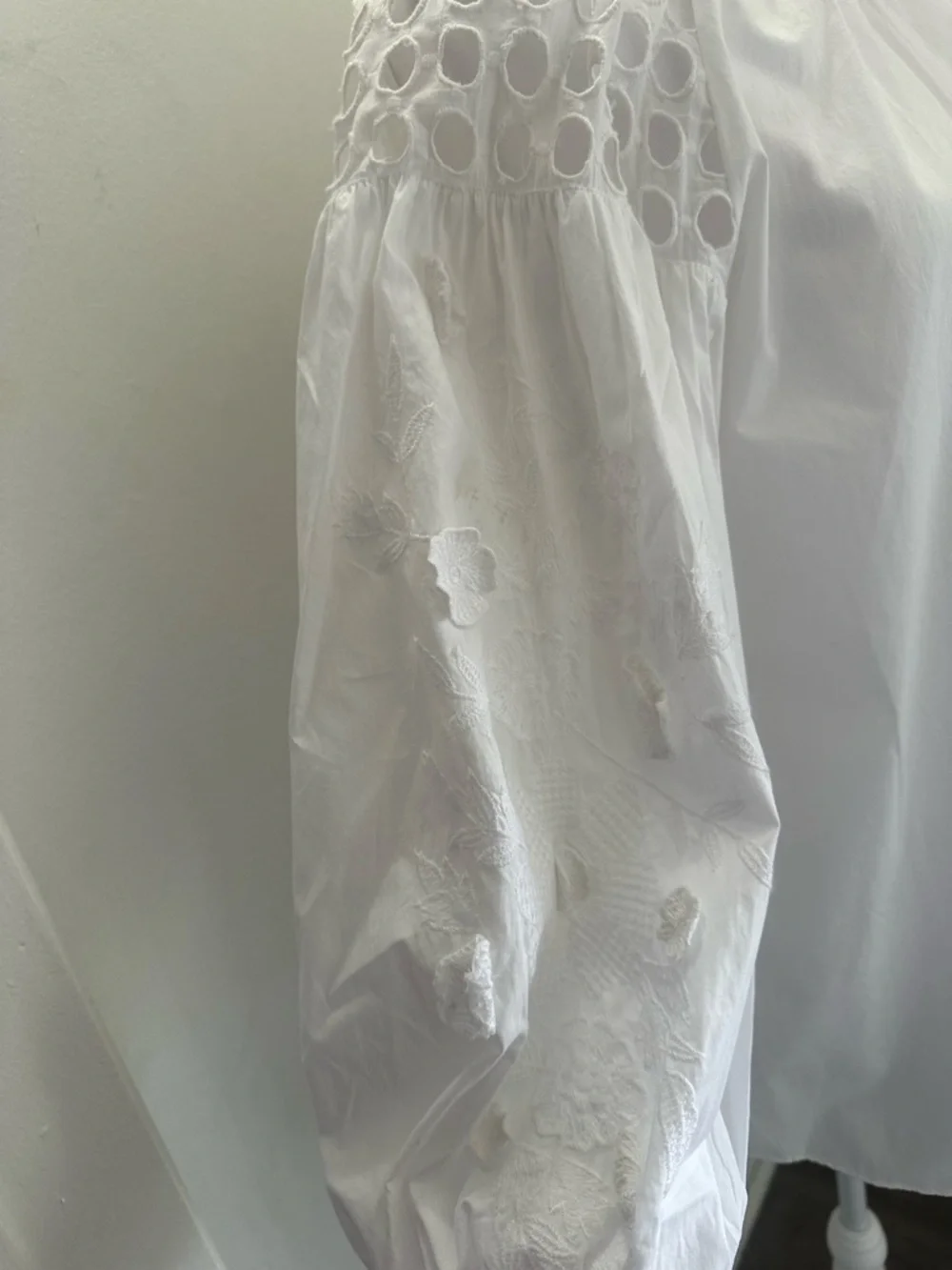 Zara Rare 2020 3D Floral Applique & Eyelet White Poplin Shirt